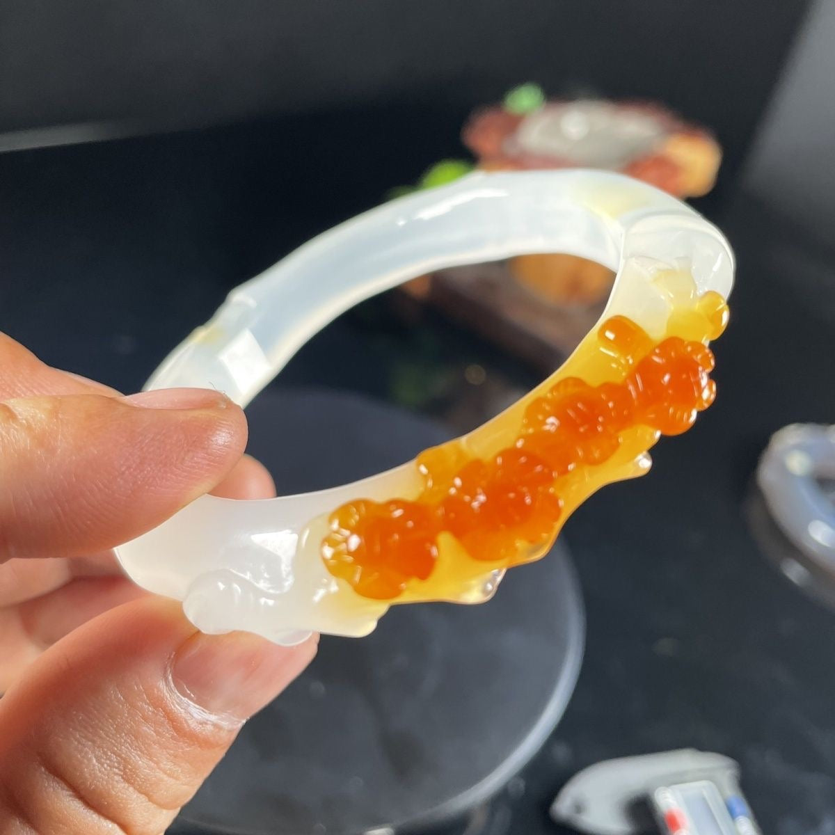 訂製款瑪瑙雕花手鐲Custom-made agate carved bracelet
