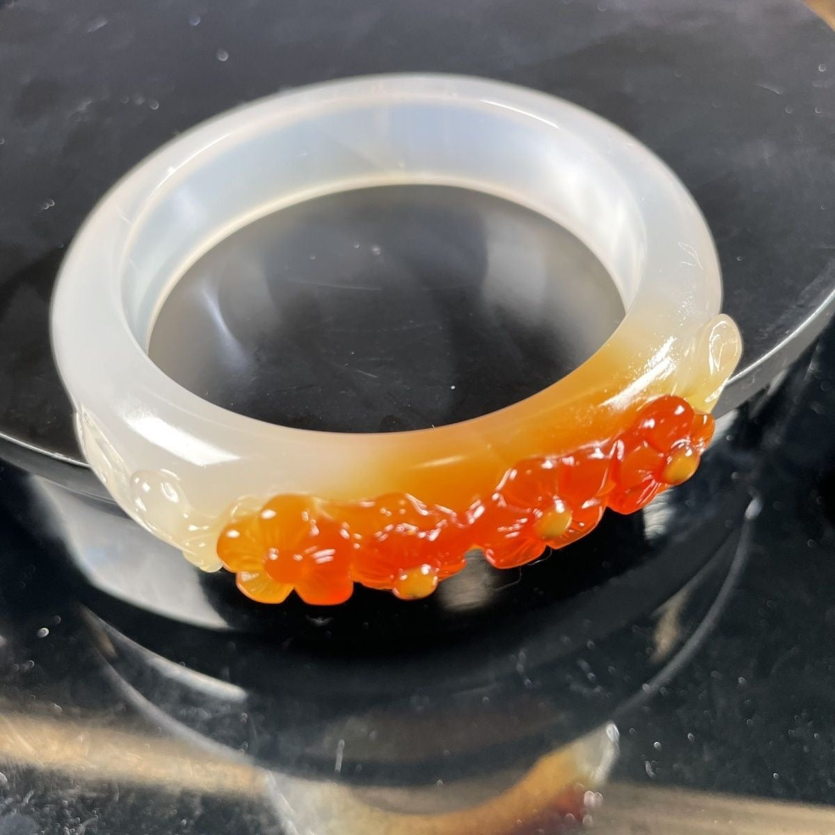 訂製款瑪瑙雕花手鐲Custom-made agate carved bracelet