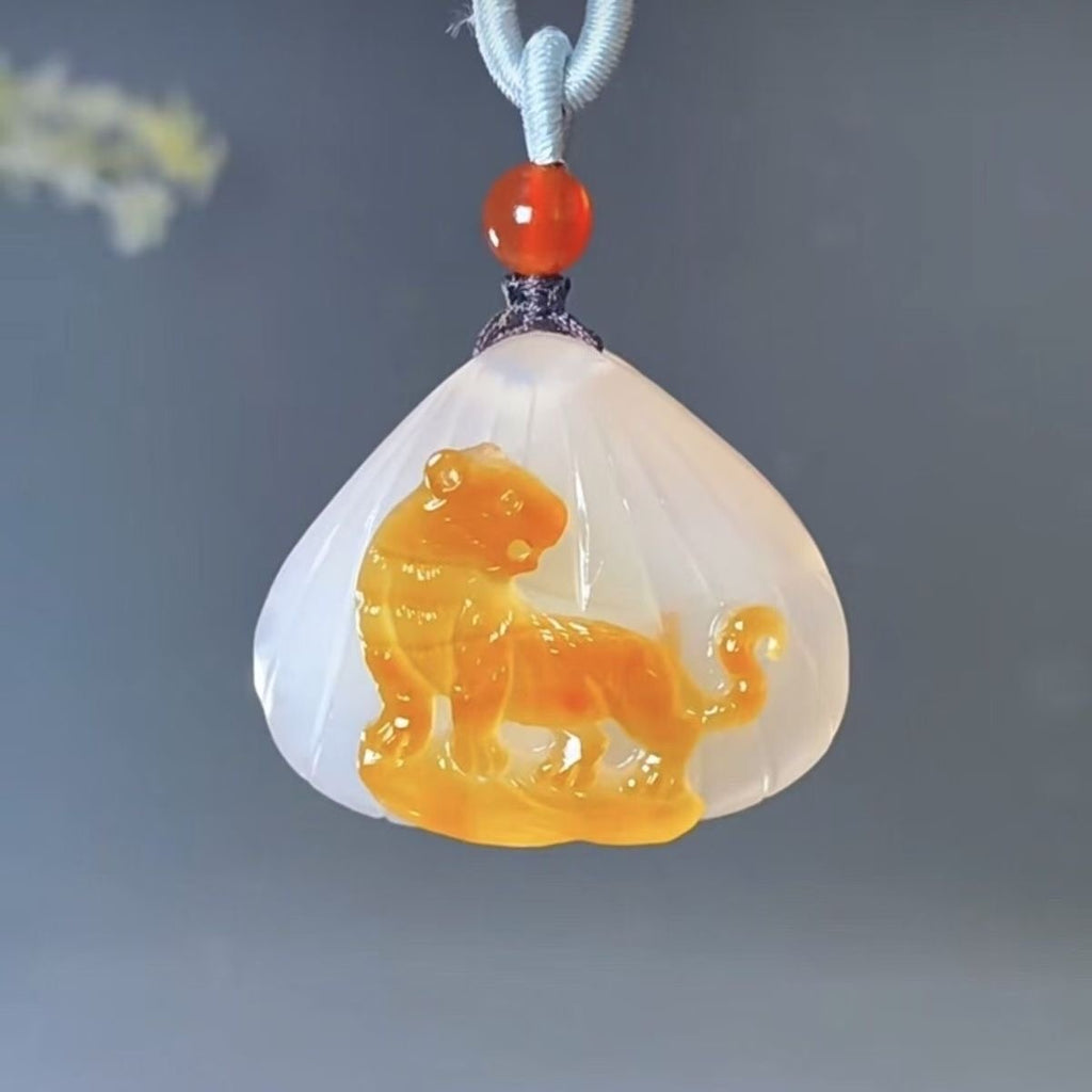 生肖掌上明珠纯天然玉石吊坠，Custom 12 Chinese Zodiac "Pearl in the Palm" Natural Jade Pendants. Made to order within 5–7 working days, symbolizing peace, protection, wealth and good fortune.        玉石吊坠的宣传文案要突出玉石的品质，有哪些好的表达方式？