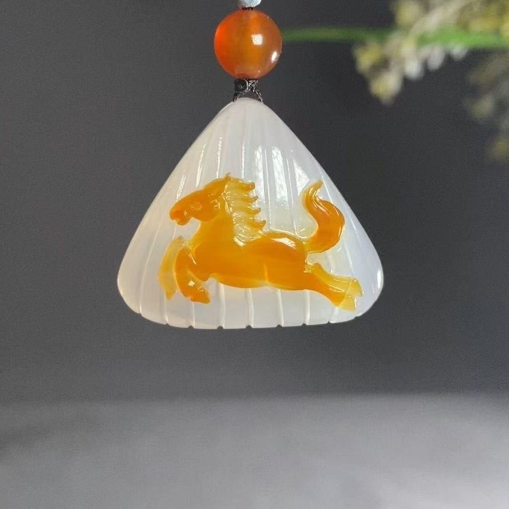 生肖掌上明珠纯天然玉石吊坠，Custom 12 Chinese Zodiac "Pearl in the Palm" Natural Jade Pendants. Made to order within 5–7 working days, symbolizing peace, protection, wealth and good fortune.        玉石吊坠的宣传文案要突出玉石的品质，有哪些好的表达方式？