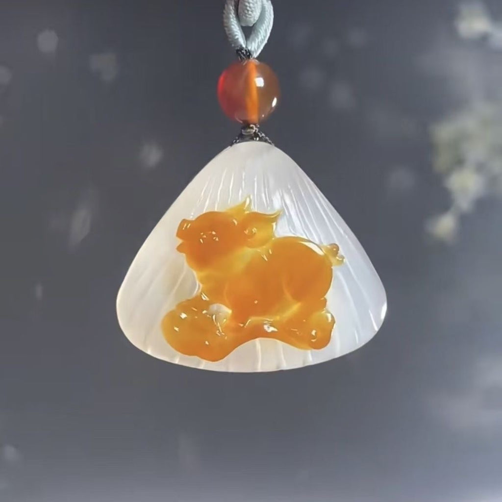 生肖掌上明珠纯天然玉石吊坠，Custom 12 Chinese Zodiac "Pearl in the Palm" Natural Jade Pendants. Made to order within 5–7 working days, symbolizing peace, protection, wealth and good fortune.        玉石吊坠的宣传文案要突出玉石的品质，有哪些好的表达方式？